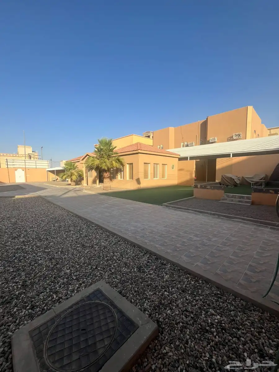 فيله للبيع القويعيه حي الجزيره 2