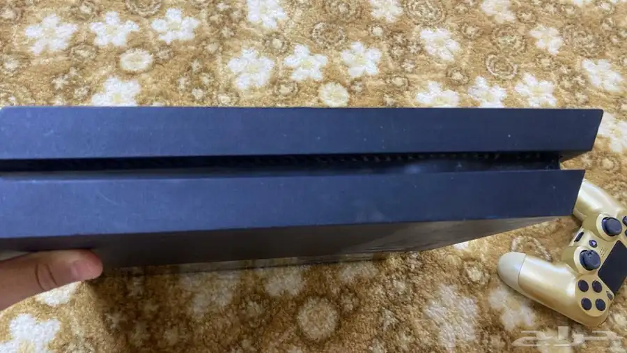 سوني 4 مع جميع ملحقاته ماعادا سلك الشاحن 1
