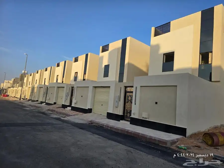 فلل فاخرة حي المحيسن النموذجي مقابل القطار 2