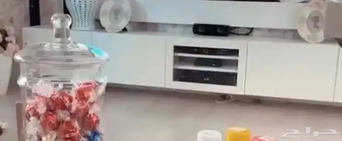 دولاب تلفزيون وثريا نظيفين 2