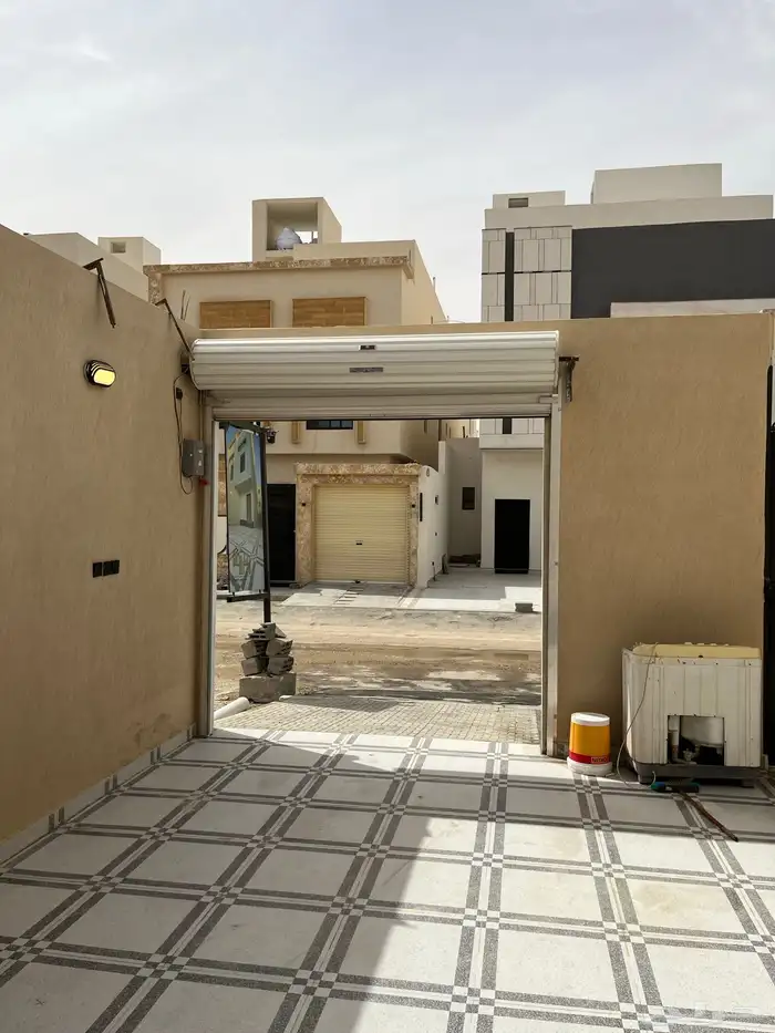 ادوار للبيع في حي الجنادريه 23