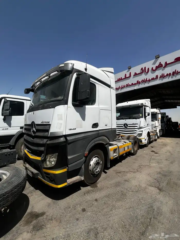 حراج معرض رائد للسيارات والشاحنات والمعدات الثقيلة 7