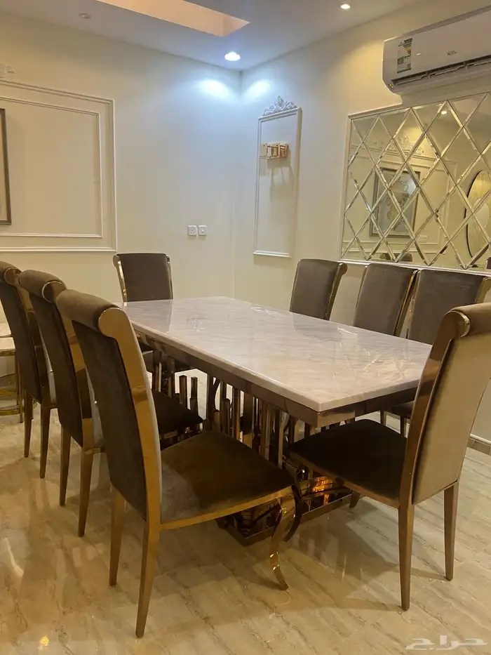 طاولة طعام 8 كراسي شبه جديدة 1
