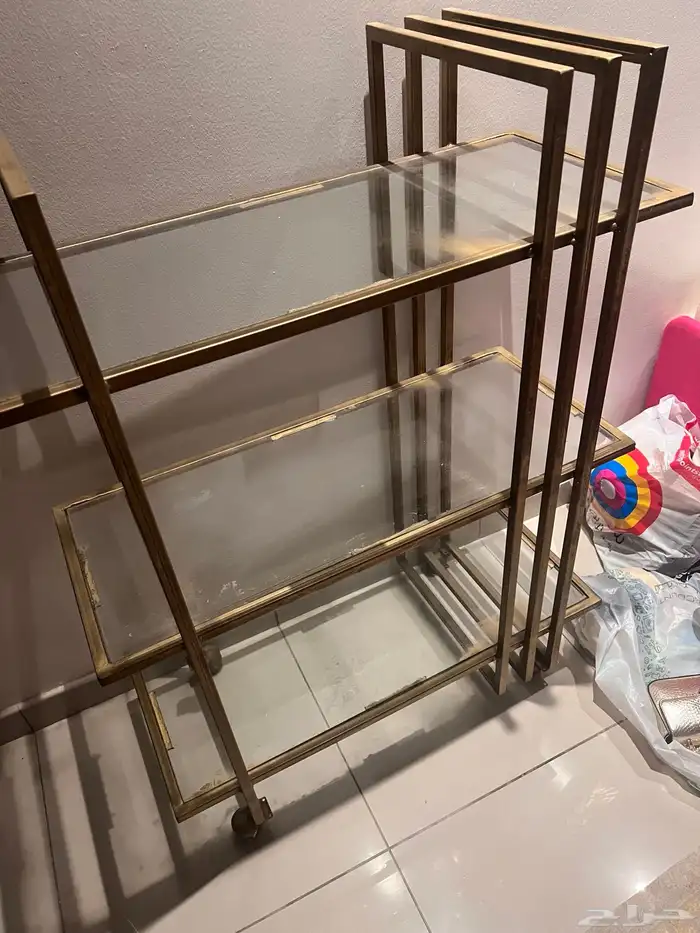 للبيع مرايه مدخل 250 ريال وعربيه ترولي 150 ريال واستاند 70 2