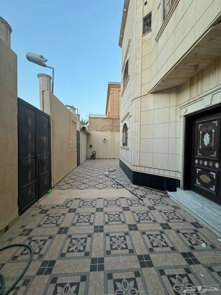 فيلا درج داخلي للايجار بحي اليرموك دورين بدون سطح 75 الف 2