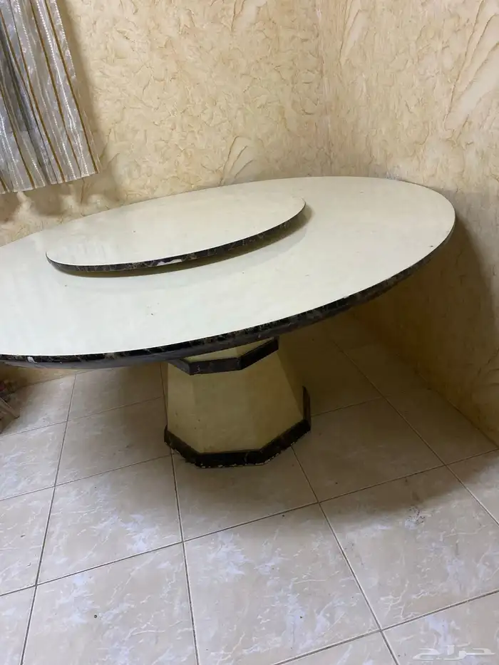 طاوله طعام رخام بدون كراسي على سوم 0