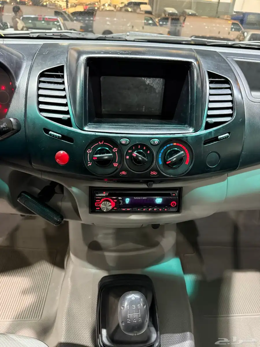 للبيع ميتسوبيشي L200 غماره موديل 2010 15