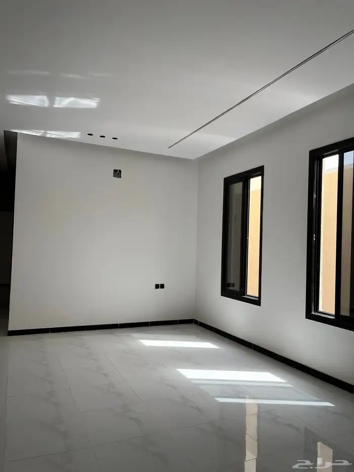 ادوار للبيع في حي الجنادريه 4