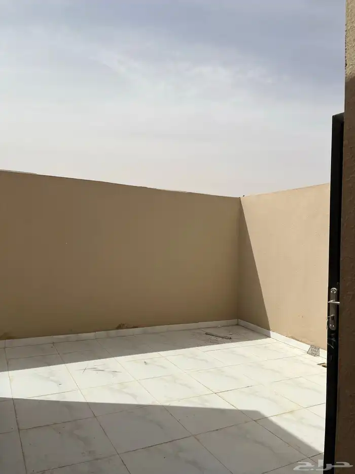 ادوار للبيع في حي الجنادريه 42