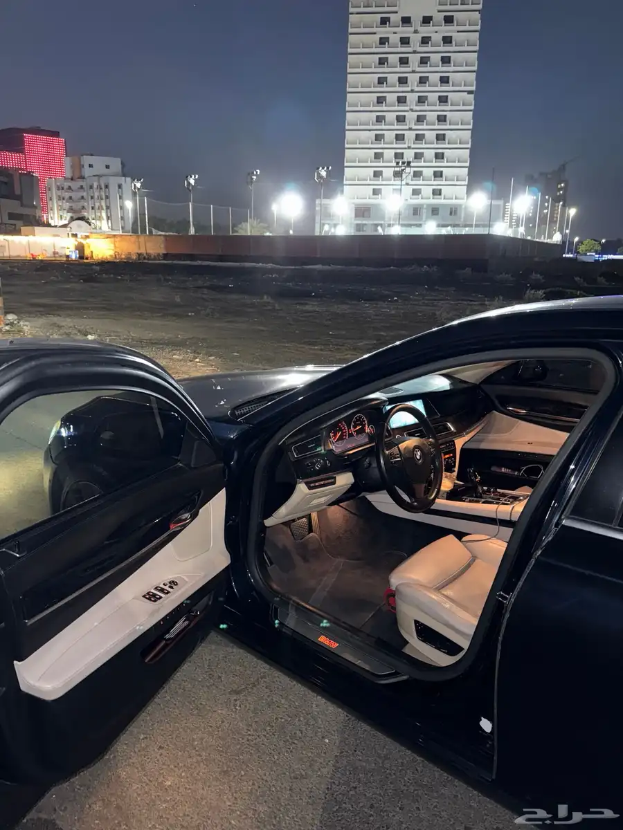 بي ام دبليو 750 تحمل لوحه فرديه 7