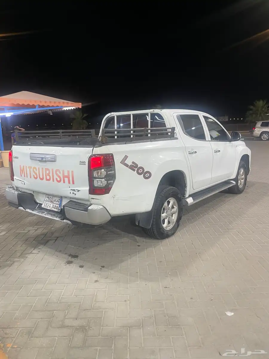 متسبيشي L200 1