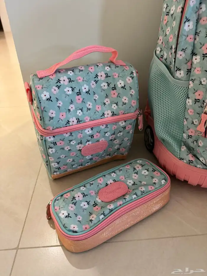 حقيبة مدرسية بنات مع ملحقاتها 2