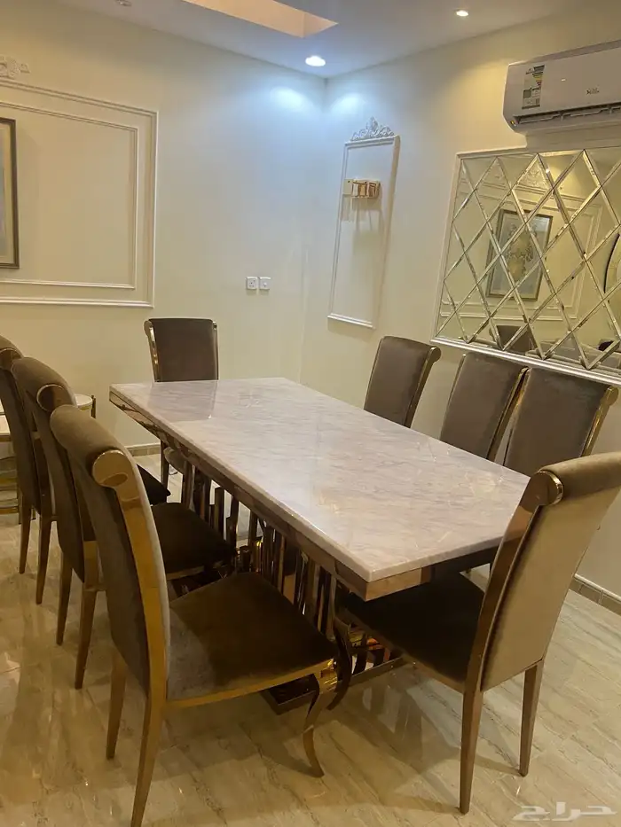 طاولة طعام 8 كراسي شبه جديدة 0