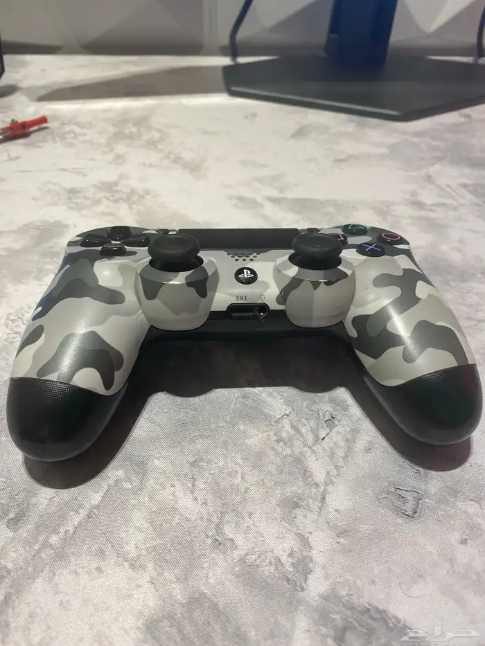 للبيع يد بلايستيشن 4 (PS4) أصلية 1