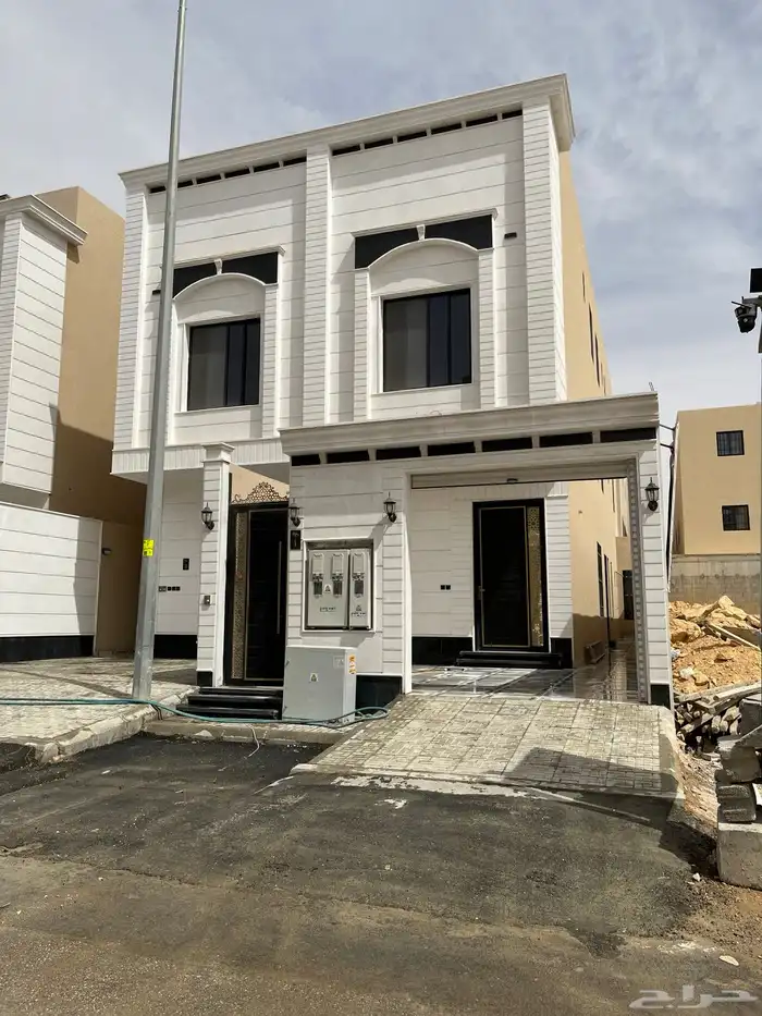 ادوار للبيع في حي الجنادريه 0