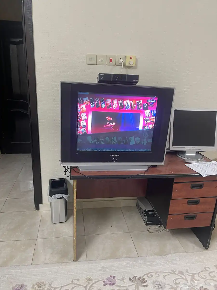 عداد كورلا اصلي ماشي 180 الف ولابتوتب توشيبا وتلفزيون 6