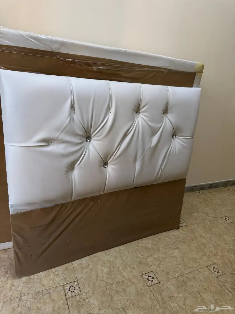 سرير نفر ونص مع مرتبة نظيفه مافيها شي 0