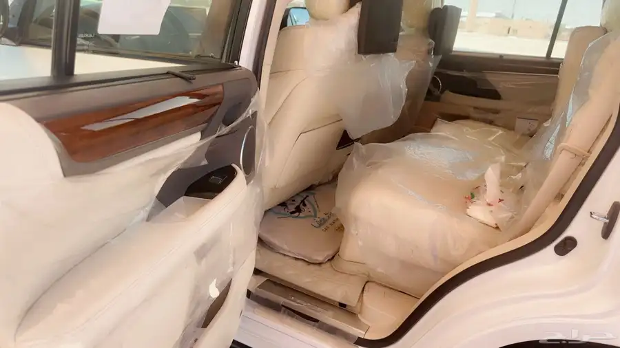 للبيع لكزس بلاك دشن مديل 2021 عداد 13600 الموتر شرط 5