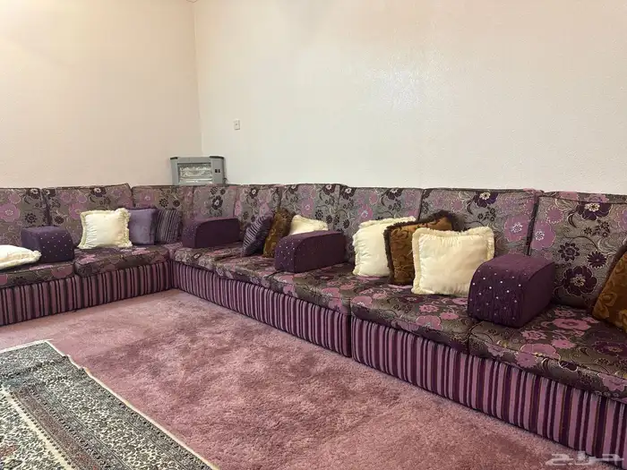 كنب نضيف للبيع زاويه مع قطعتين زياده 0