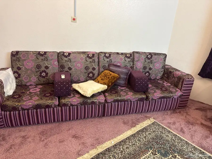كنب نضيف للبيع زاويه مع قطعتين زياده 1