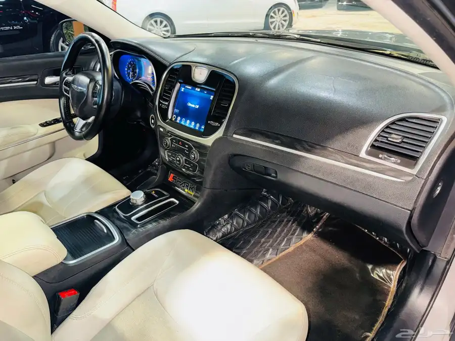 كرايزلر V6 2017 ( بحاله ممتازه) 9