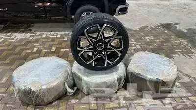 جنوط رنج روفر 2023 جديد مقاس 285 40R23 1