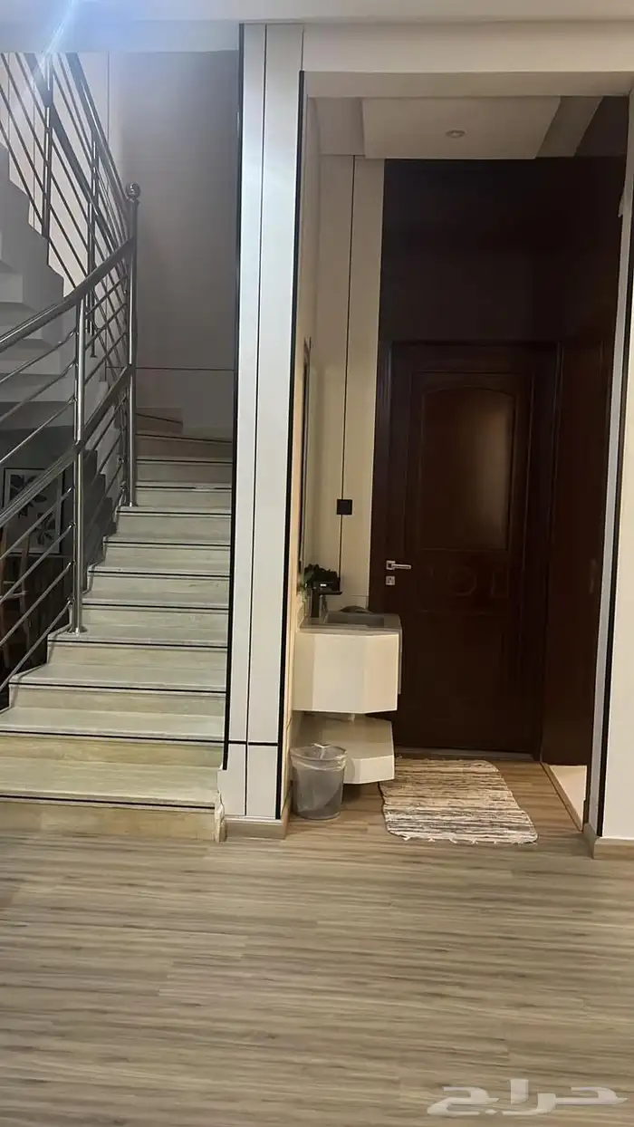 فله تاون هاوس للبيع في حي عكاظ 7