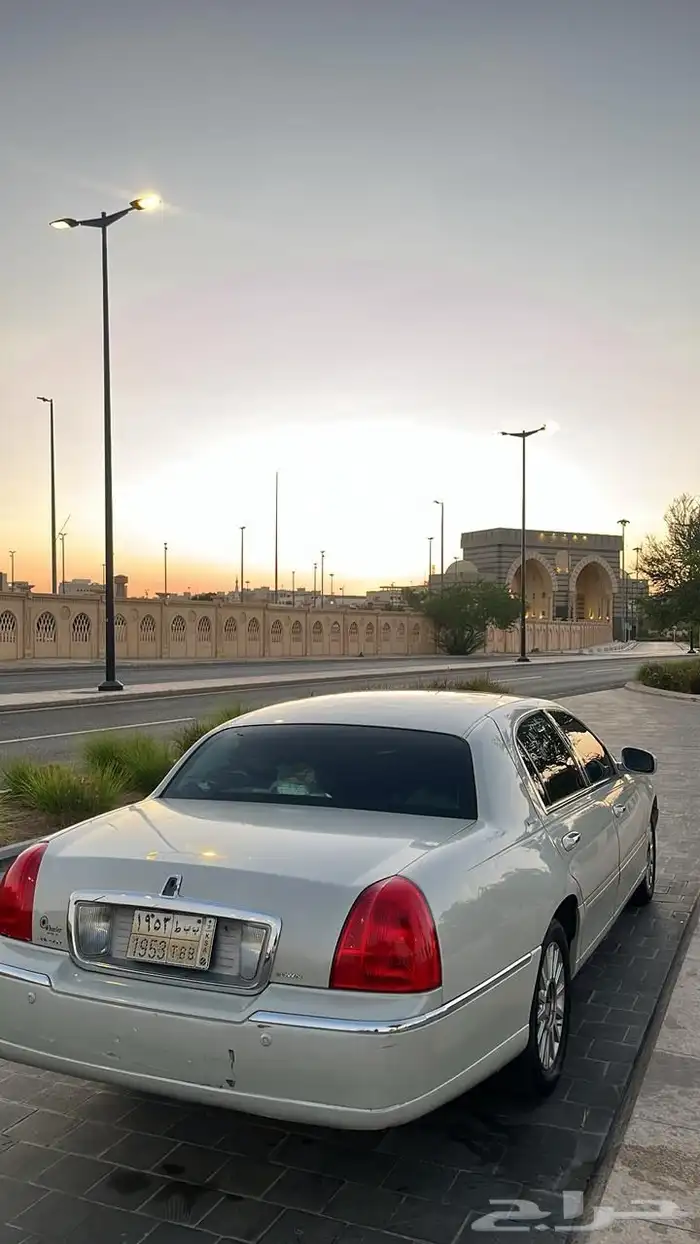 لينكون تاون كار 13