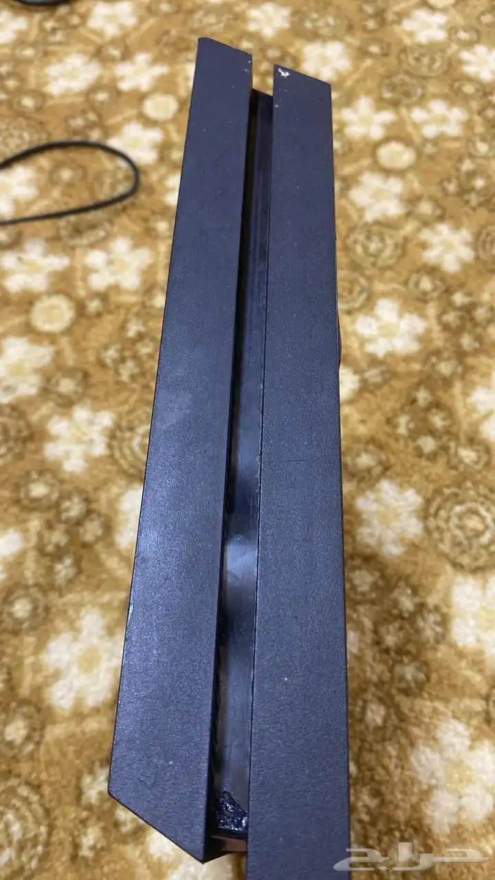 سوني 4 مع جميع ملحقاته ماعادا سلك الشاحن 2