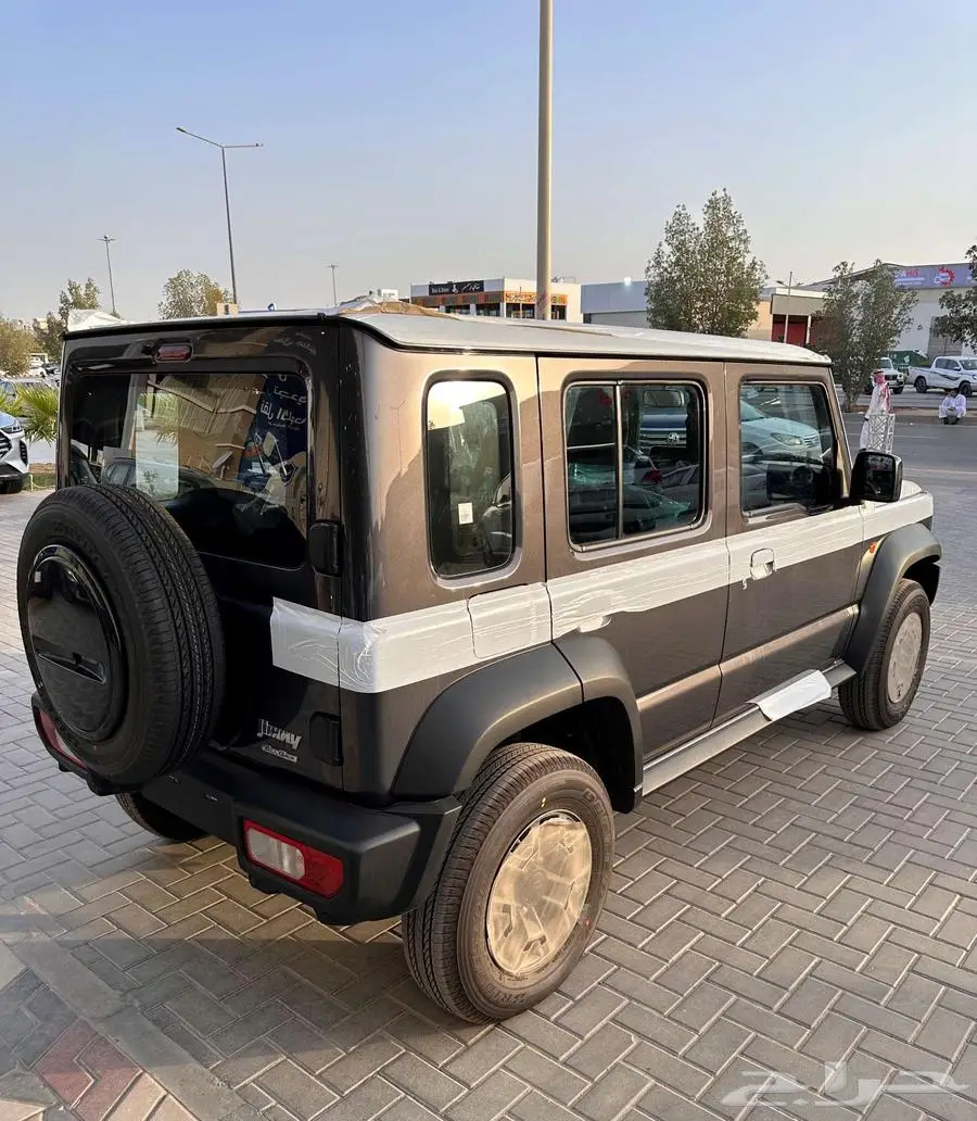 سوزوكي جمني 2025 30