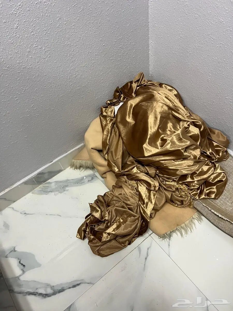 مجلس كامل مع طاقم طاولات وستارة 3