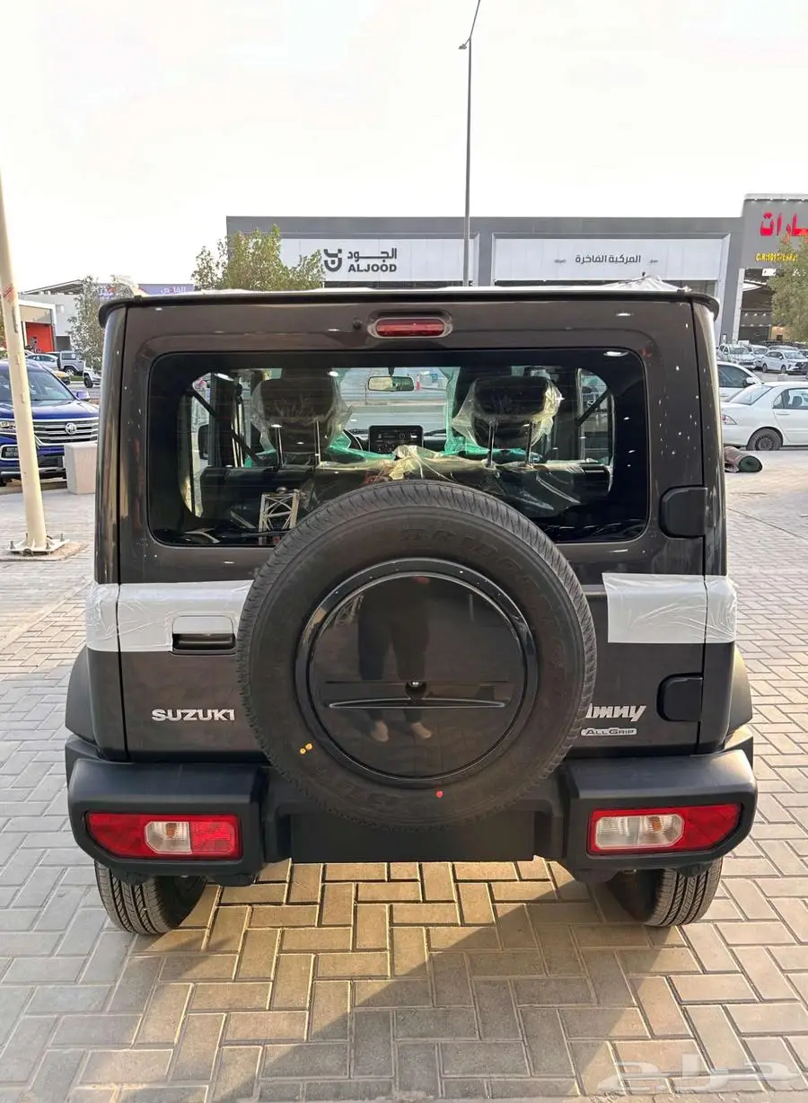 سوزوكي جمني 2025 32