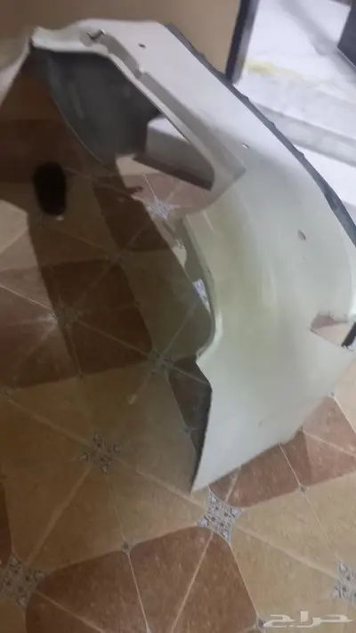 شنطة يارس وصدام خلفي يارس 23 للبيع 6