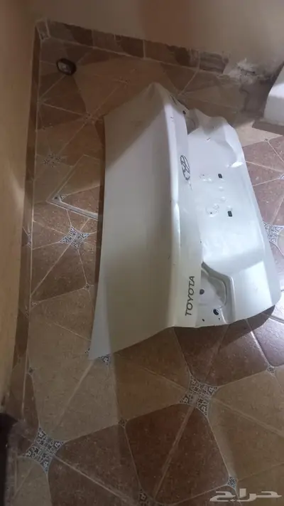 شنطة يارس وصدام خلفي يارس 23 للبيع 10