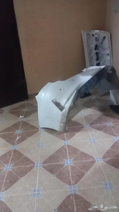 شنطة يارس وصدام خلفي يارس 23 للبيع 0