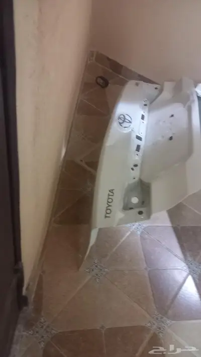 شنطة يارس وصدام خلفي يارس 23 للبيع 5