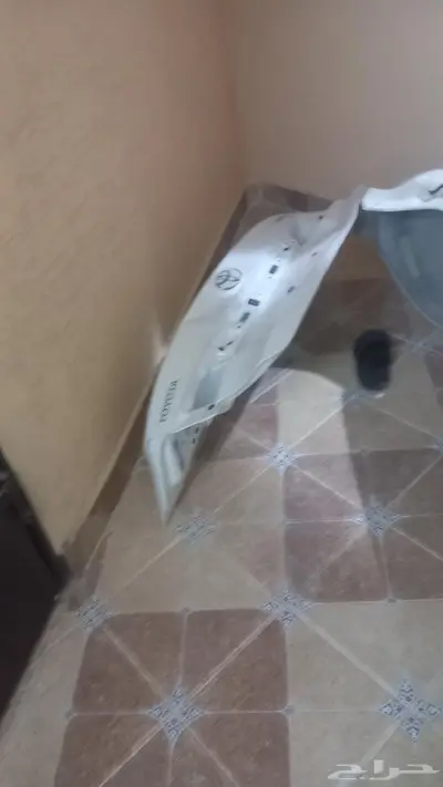 شنطة يارس وصدام خلفي يارس 23 للبيع 1