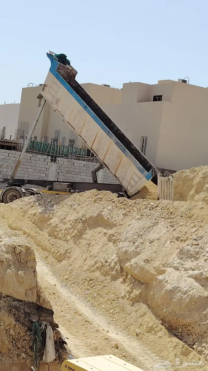 أعمال حفر وترحيل وهدم وتأجير بوكلينات 1