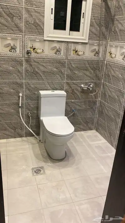 شقة للايجار مع سطح 4 غرف 0