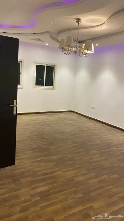 شقة للايجار مع سطح 4 غرف 4