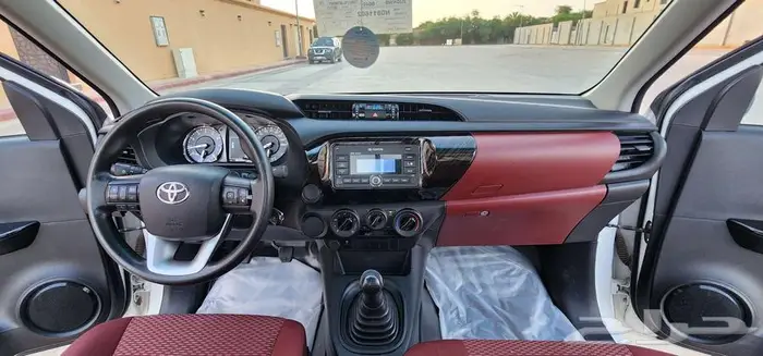 للبيع تويوتا هايلكس بنزين مكينة كبيره GLX مديل 2022 16