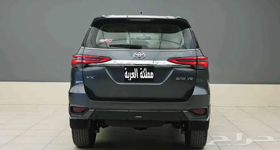 تويوتا فورتشنر VX3 بنزين 2025 3