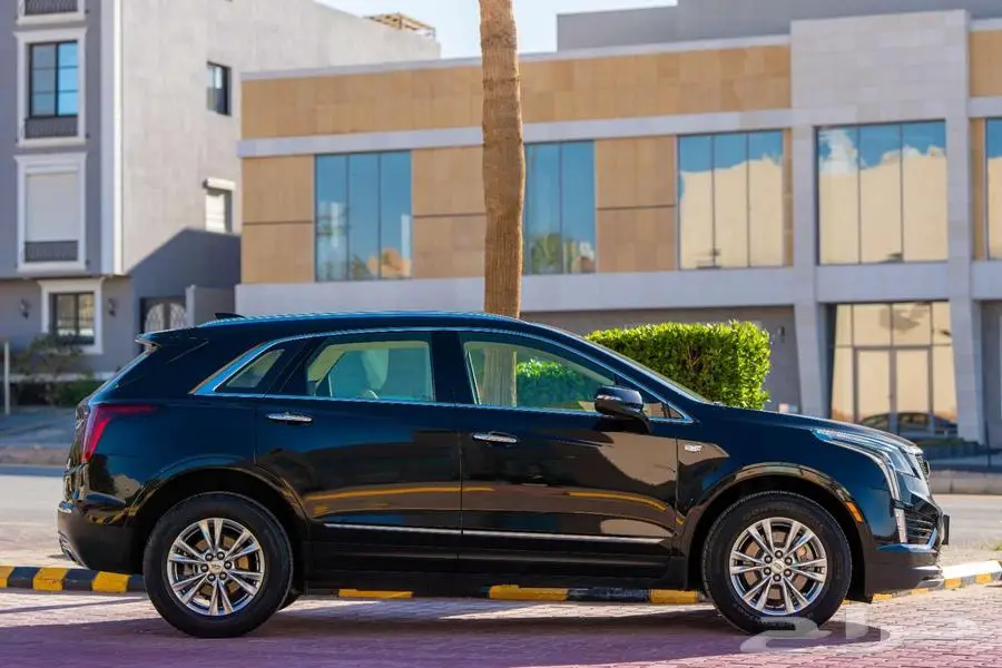 كاديلاك XT5 V6 2020 اسود خليجي 2