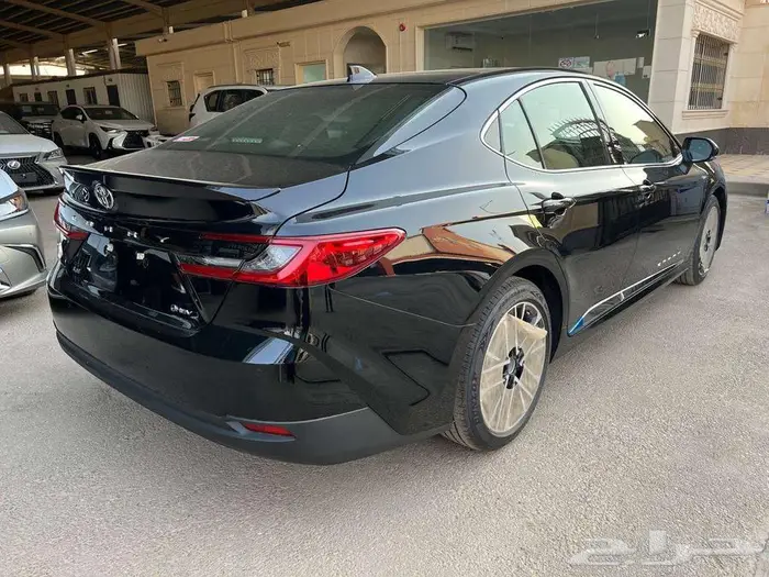 تويوتا كامري LE هايبرد 2025 متاح اقساط و كاش 3