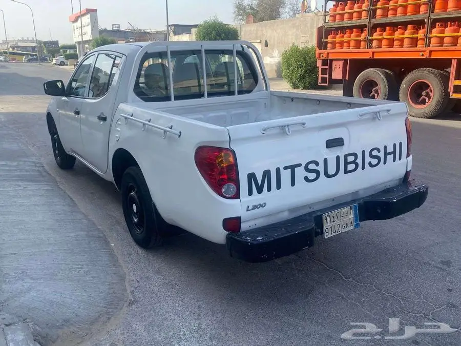 متسوبيشي 2011 بكب غمارتين L200 القير عادي بنزين للبيع 7