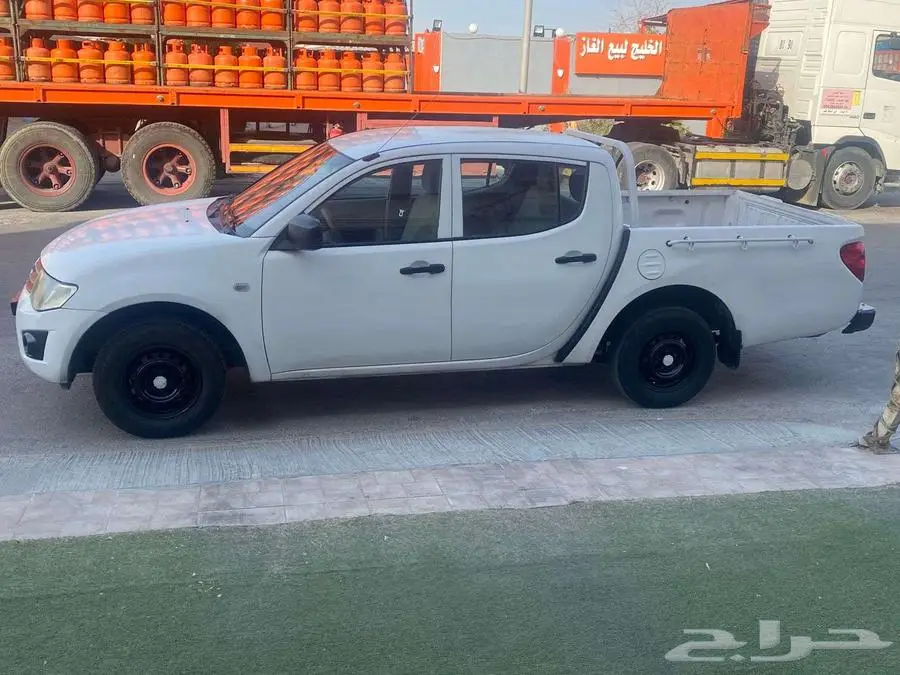 متسوبيشي 2011 بكب غمارتين L200 القير عادي بنزين للبيع 4