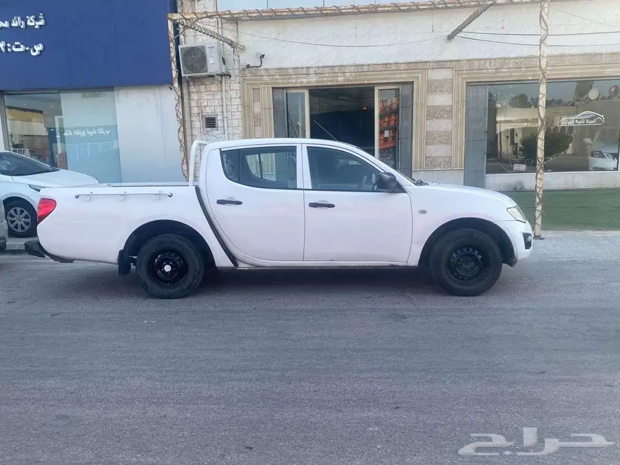 متسوبيشي 2011 بكب غمارتين L200 القير عادي بنزين للبيع 3