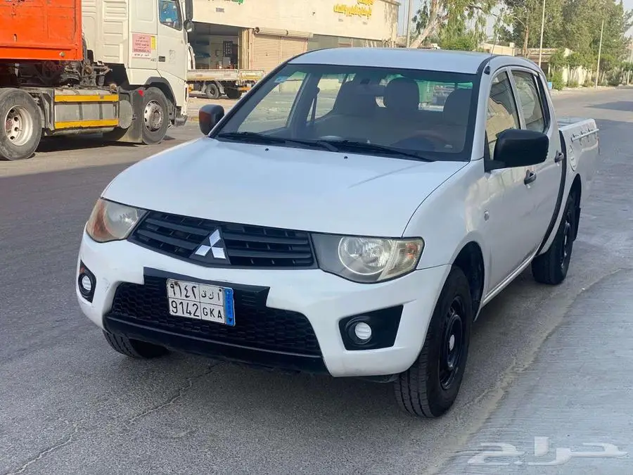 متسوبيشي 2011 بكب غمارتين L200 القير عادي بنزين للبيع 2