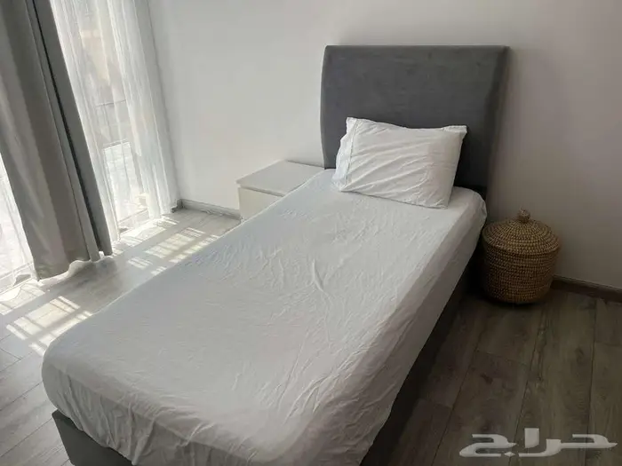 اثاث متنوع بحالة ممتازة جدا 2