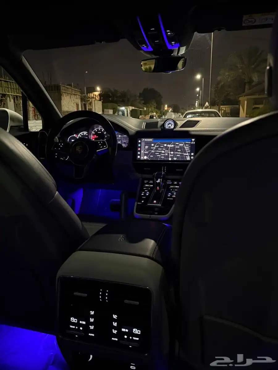 Cayenne Platinum Edition 2023 32
